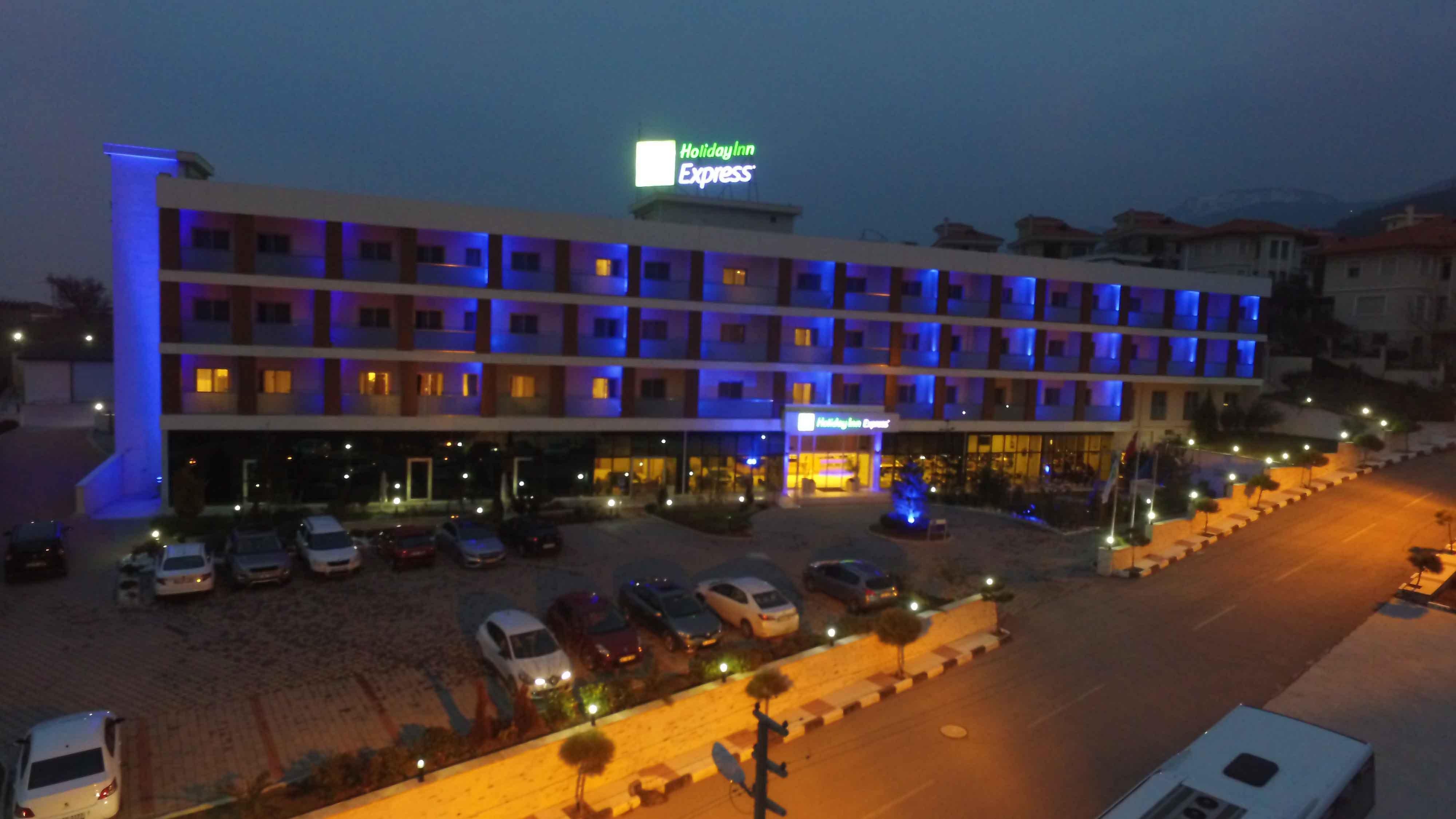 Holiday Inn Express Manisa-West By Ihg Exterior photo